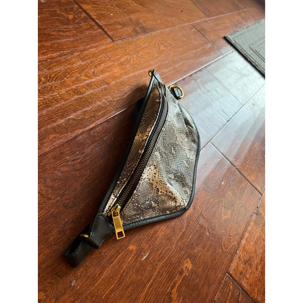 NWOT FOSSIL MAISIE BELT BAG PYTHON W/GOLD CHAIN